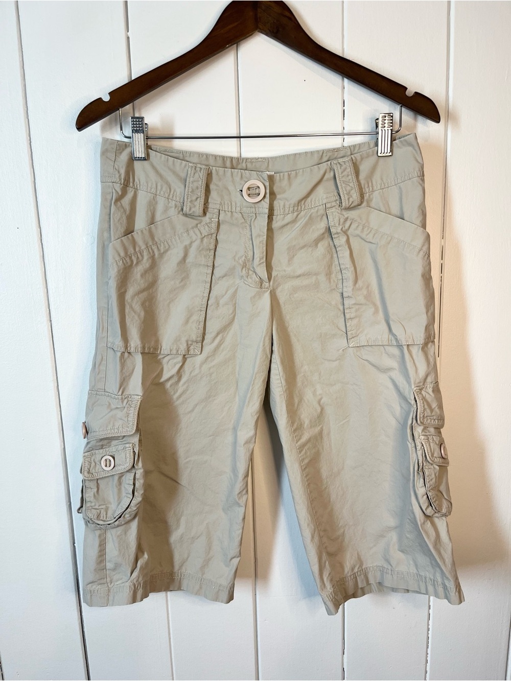 Kensie Girl Y2K Khaki Cargo Capris. Size 7.